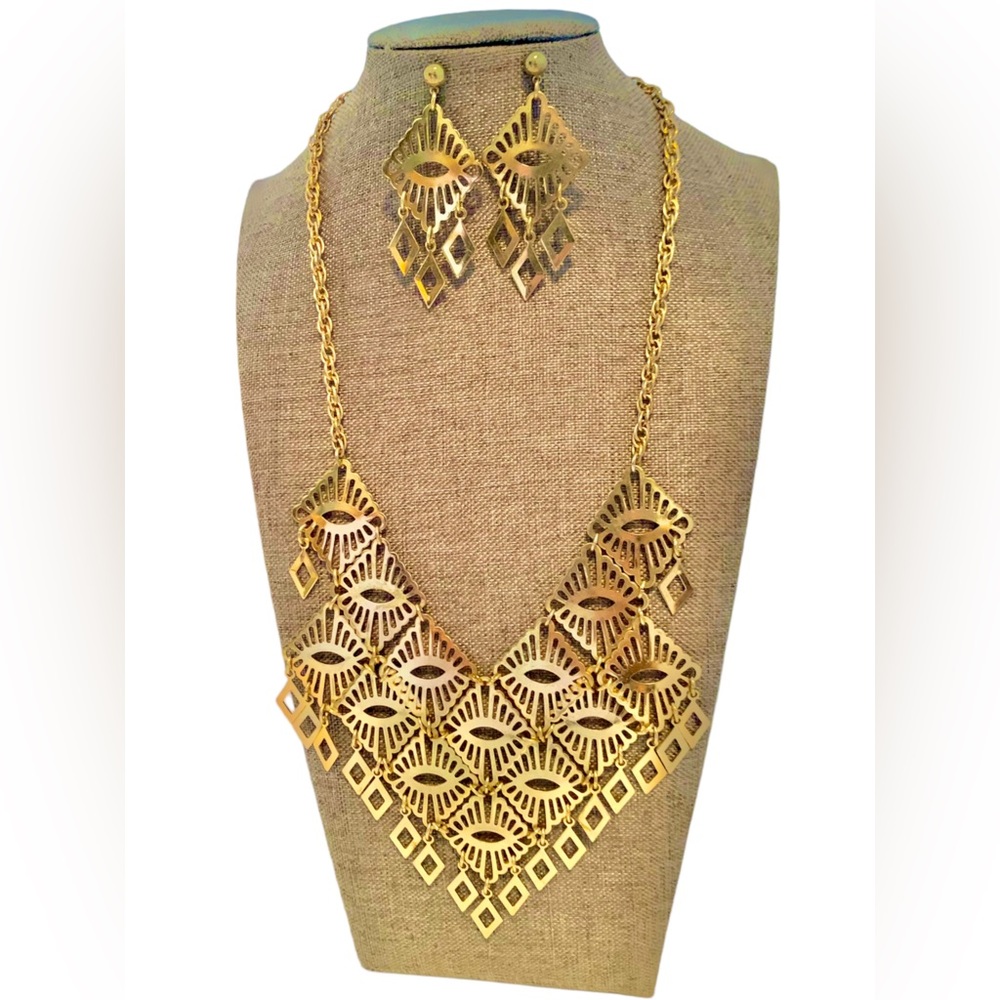 Vintage Sarah Coventry MANDARIN MAGIC Necklace Gold Tone Bib Necklace & Earrings